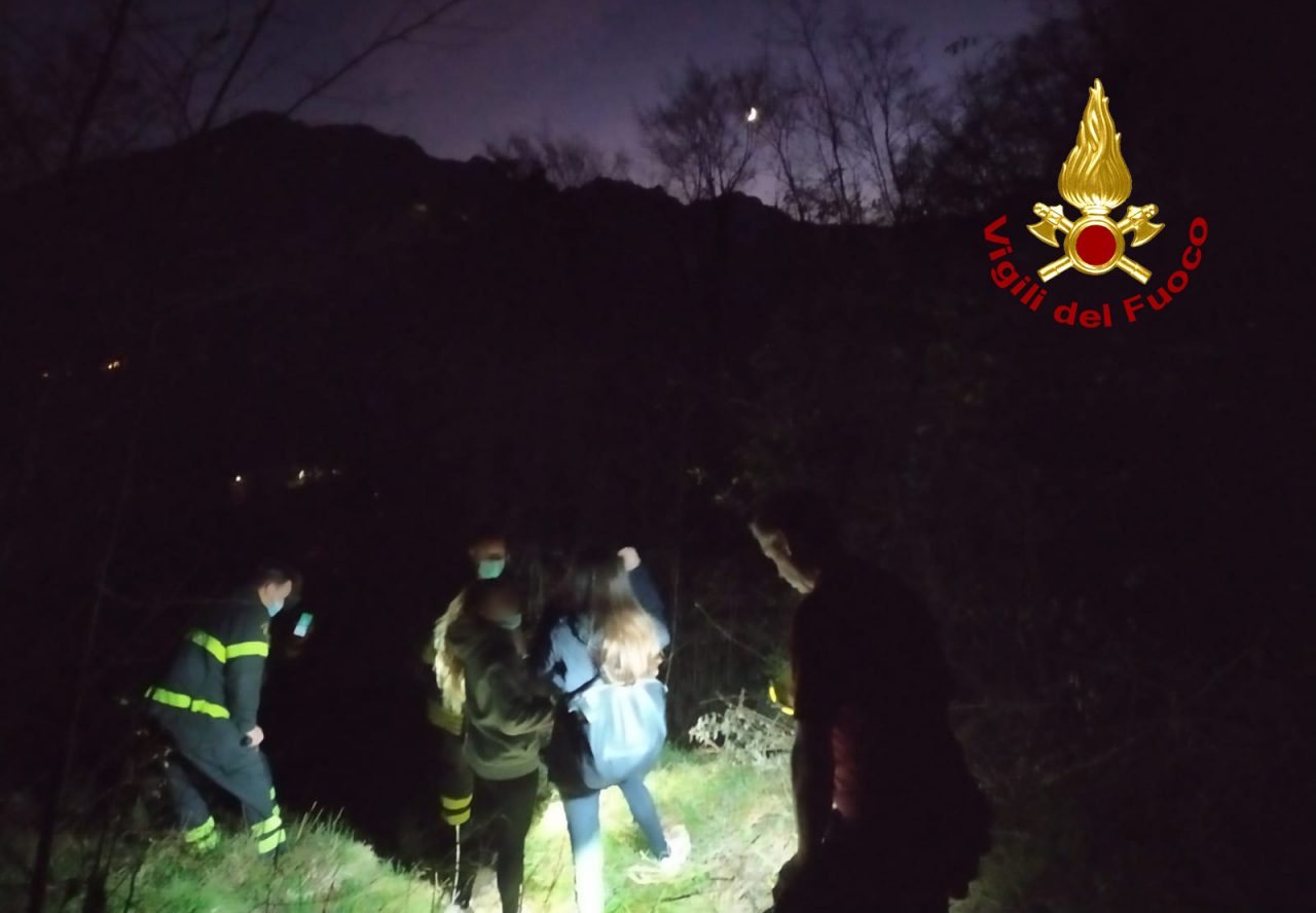 Altopiano di Asiago, perdono il sentiero e il buio incalza: soccorse due ragazze