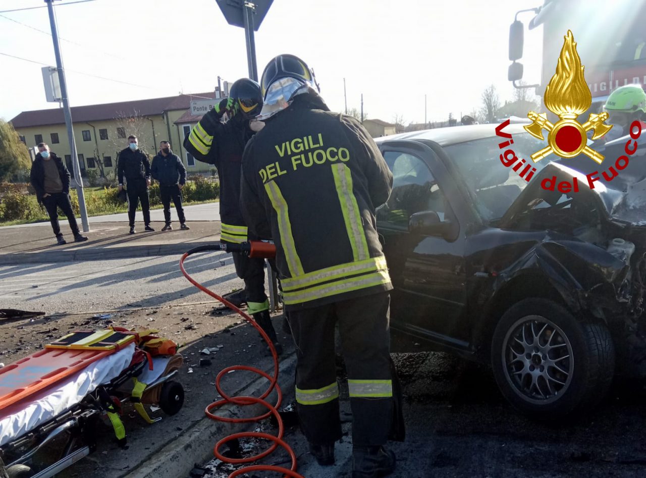Frontale Albettone: due feriti estratti dalla lamiere – FOTO