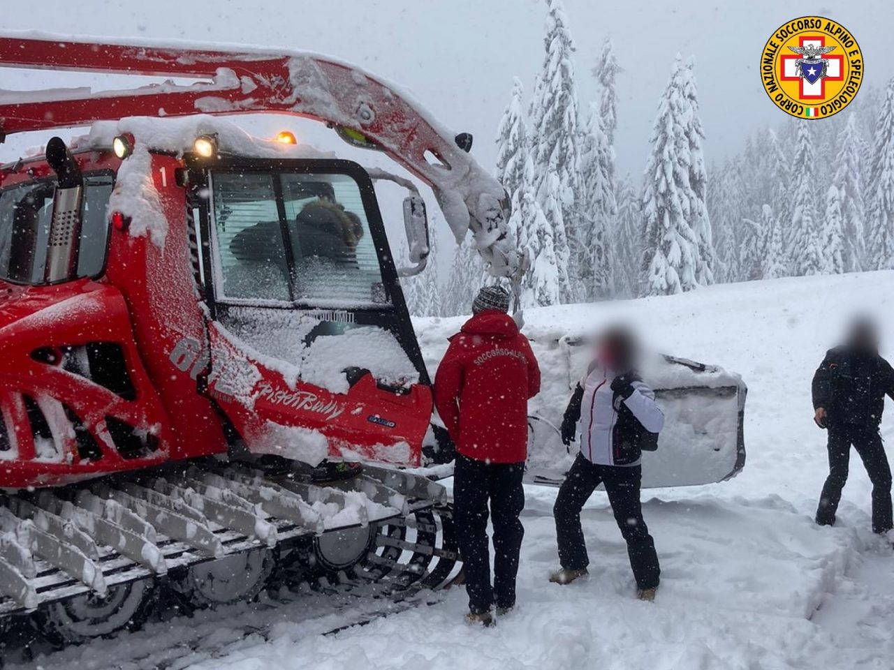 Scialpinista di Asiago si infortuna mentre scende dal Monte Melette: arriva il gatto delle nevi