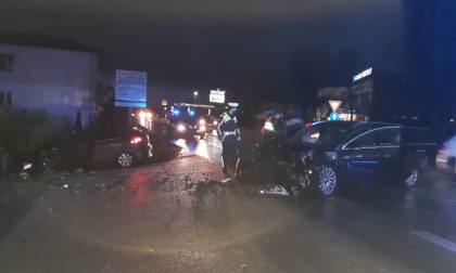 64enne perde il controllo dell'auto e si schianta contro un altro veicolo: 6 feriti in ospedale