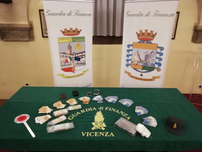 Traffico di droga nel Vicentino, quattro arresti: sequestrati due chili di cocaina purissima e 35mila euro