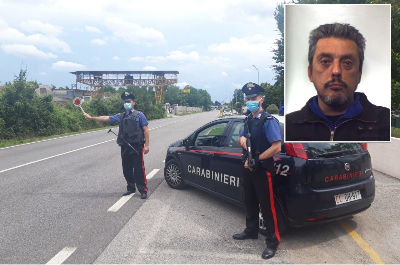 Ubriaco al volante si ferma all’alt e aggredisce i Carabinieri