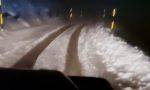 Intrappolati in auto sotto la tormenta di neve, giovani salvati dai Vigili del fuoco