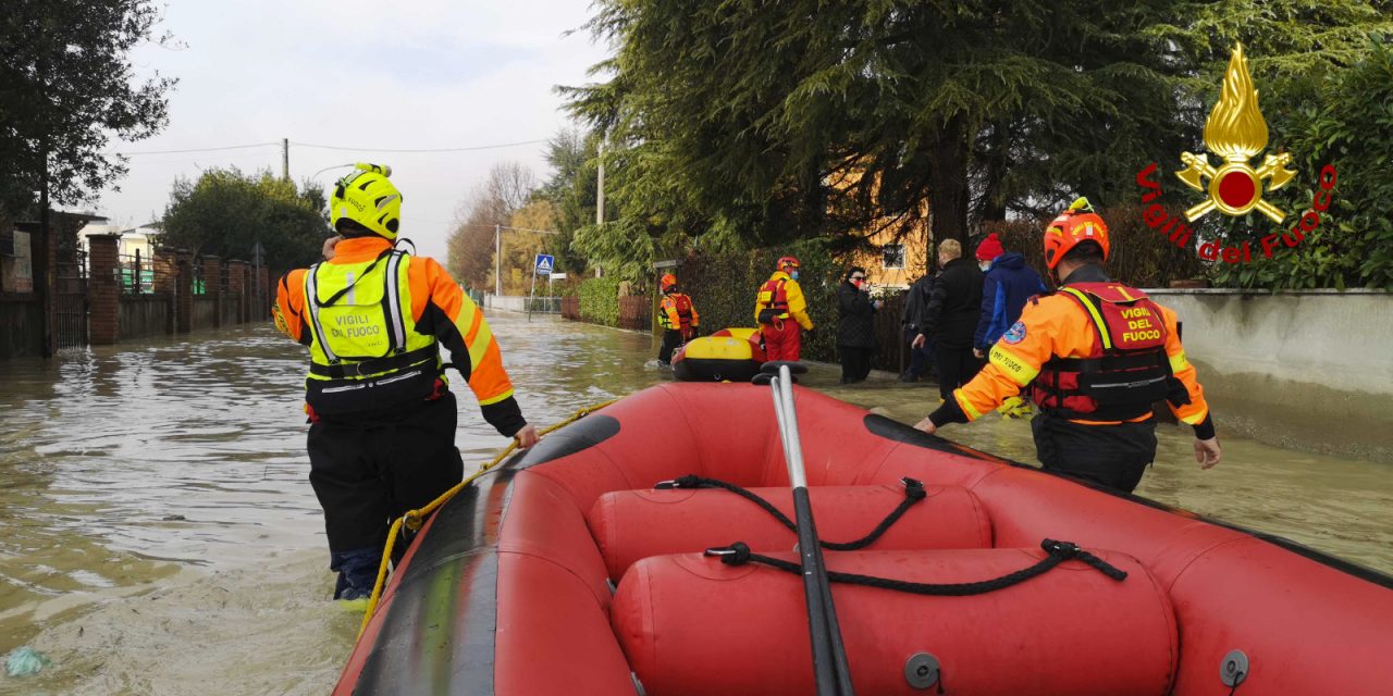 Esondazione roggia Caveggiara, salvate oltre 20 persone FOTO e VIDEO