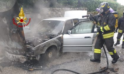 Incendio auto ad Arzignano: conducente in salvo mentre la vettura prende fuoco