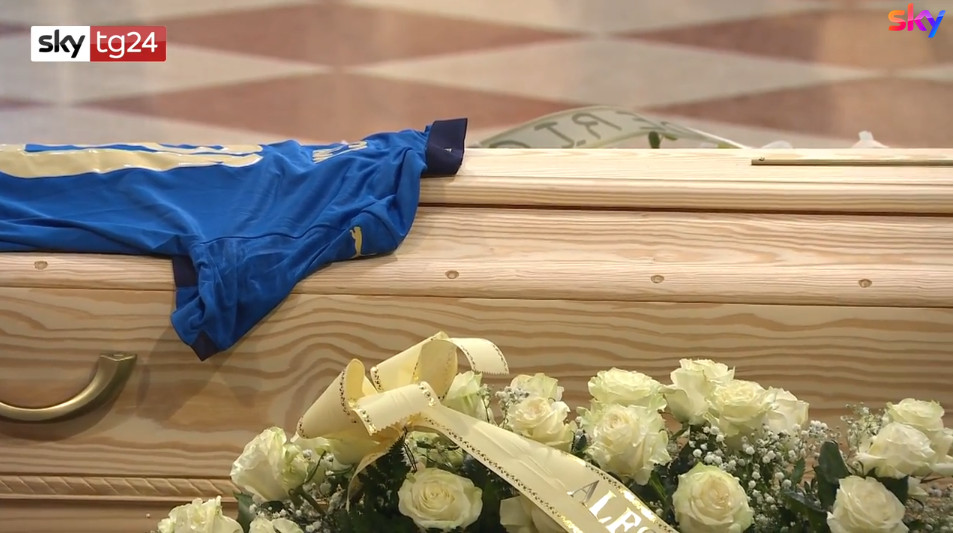 Funerale Paolo Rossi: il video dell’addio al campione azzurro