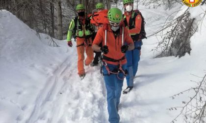 Scivola sulla neve ghiacciata di una scarpata, infortunato bambino di 10 anni