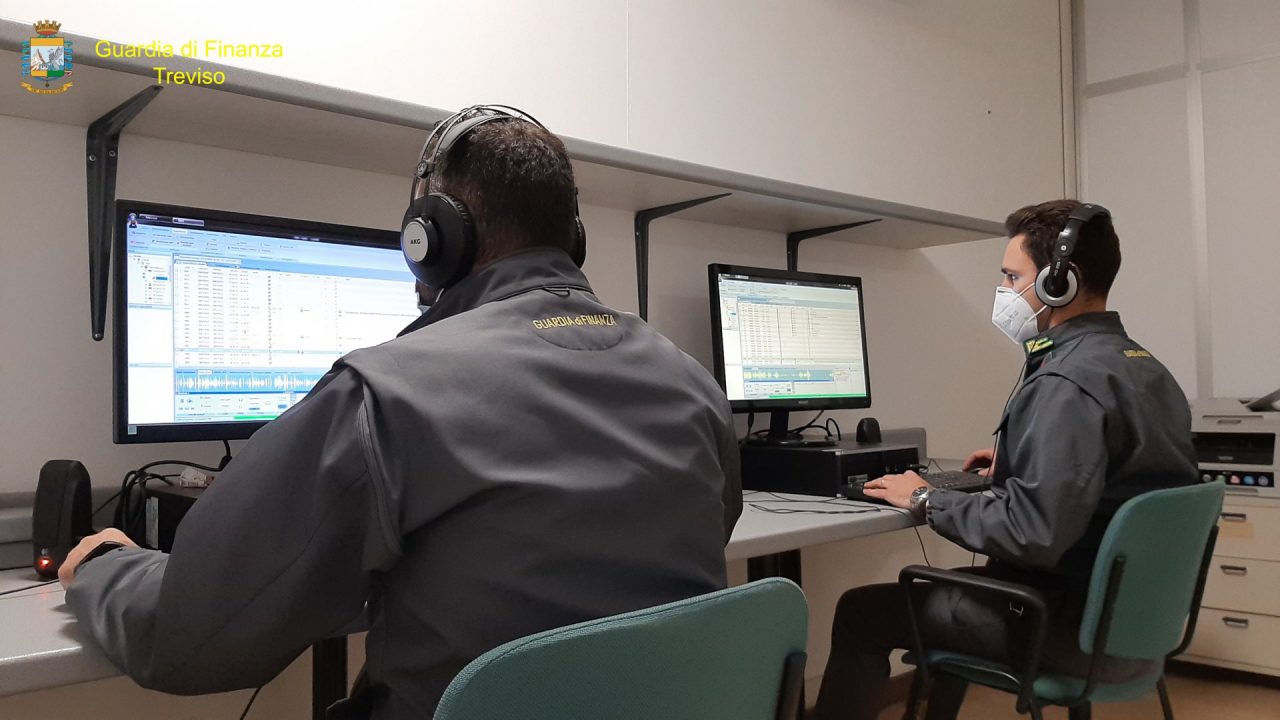 Riciclaggio di 382mila euro provenienti da una frode fiscale: tre cinesi denunciati