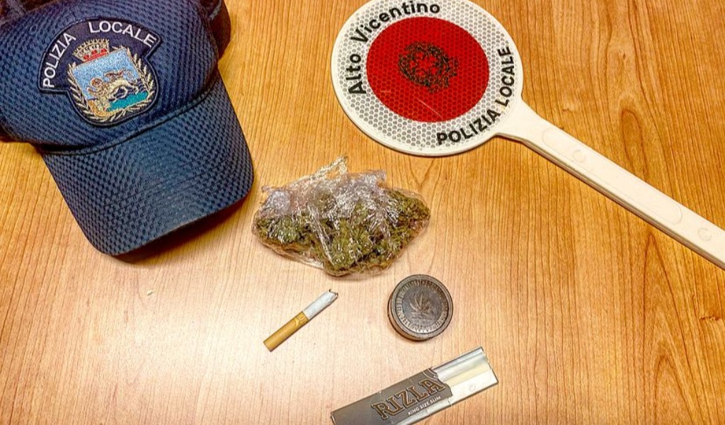 Minorenne trovato in possesso di 12 grammi di marijuana