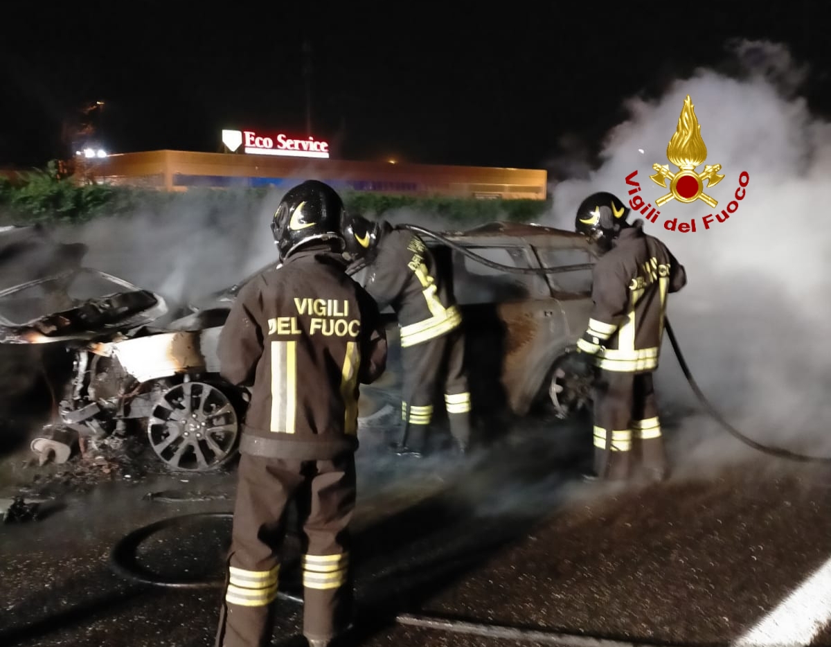 Terribile incidente tra auto in A4 all’uscita Montebello: una donna è morta carbonizzata