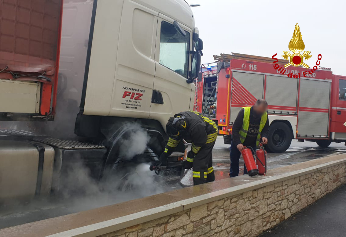 Montorso Vicentino, principio d’incendio a un camion: intervengono i Vigili del fuoco