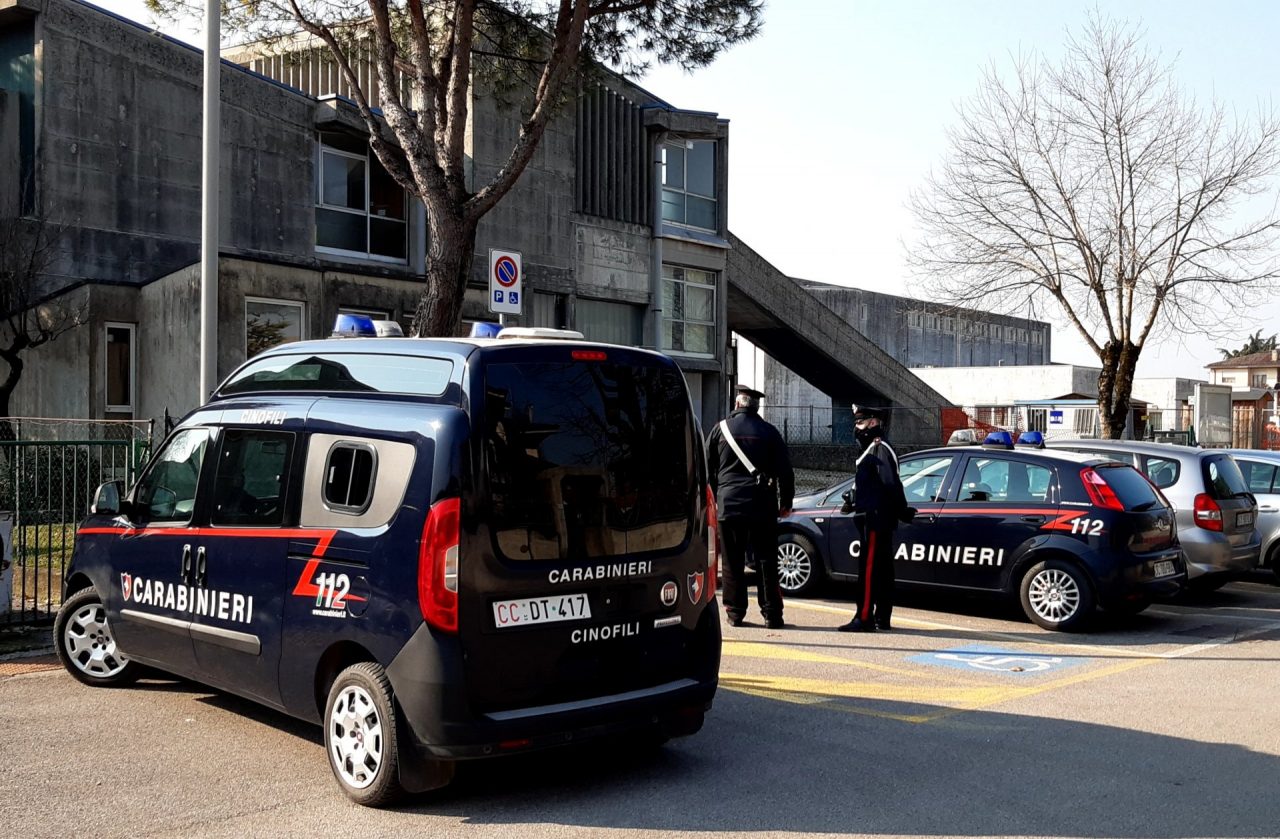Telefonata anonima: “C’è una bomba a scuola!”. Panico, ma è “solo” procurato allarme