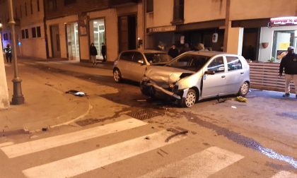 Tremendo frontale in centro a Thiene: gravissimo un 34enne di Schio