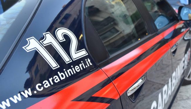 Badante tenta di strangolare anziana a Valbrenta: arrestata per tentato omicidio