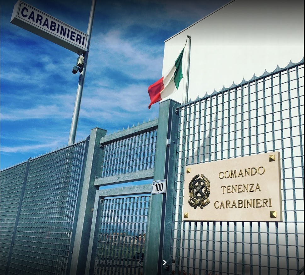 Arrestato per una sfilza di reati fa lo spavaldo e insulta tutti: ora è in carcere