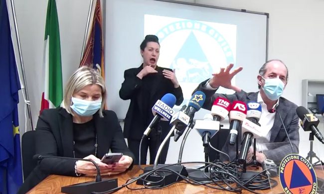 Covid, Zaia ci ripensa: “Rischio assembramenti, valutiamo possibile ordinanza”