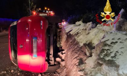 Le foto dell'auto rovesciata a Gallio: un ferito