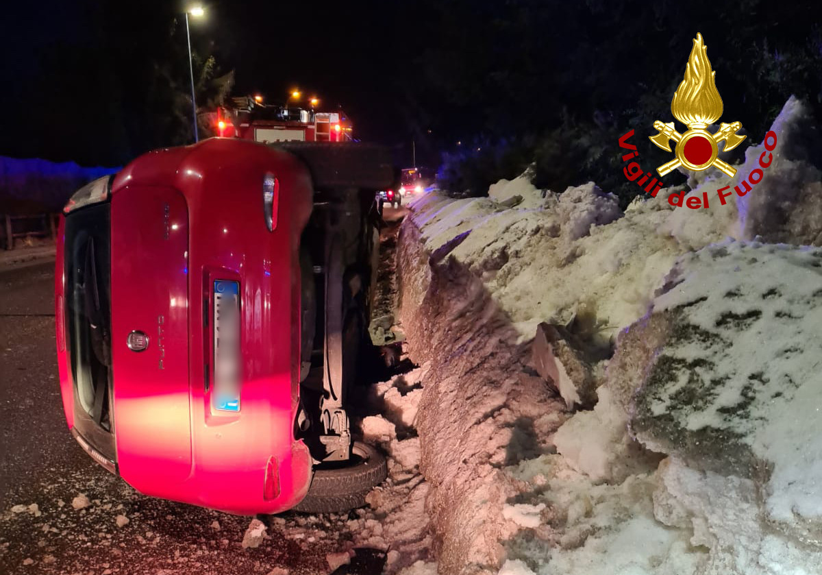 Auto rovesciata a Gallio: un ferito