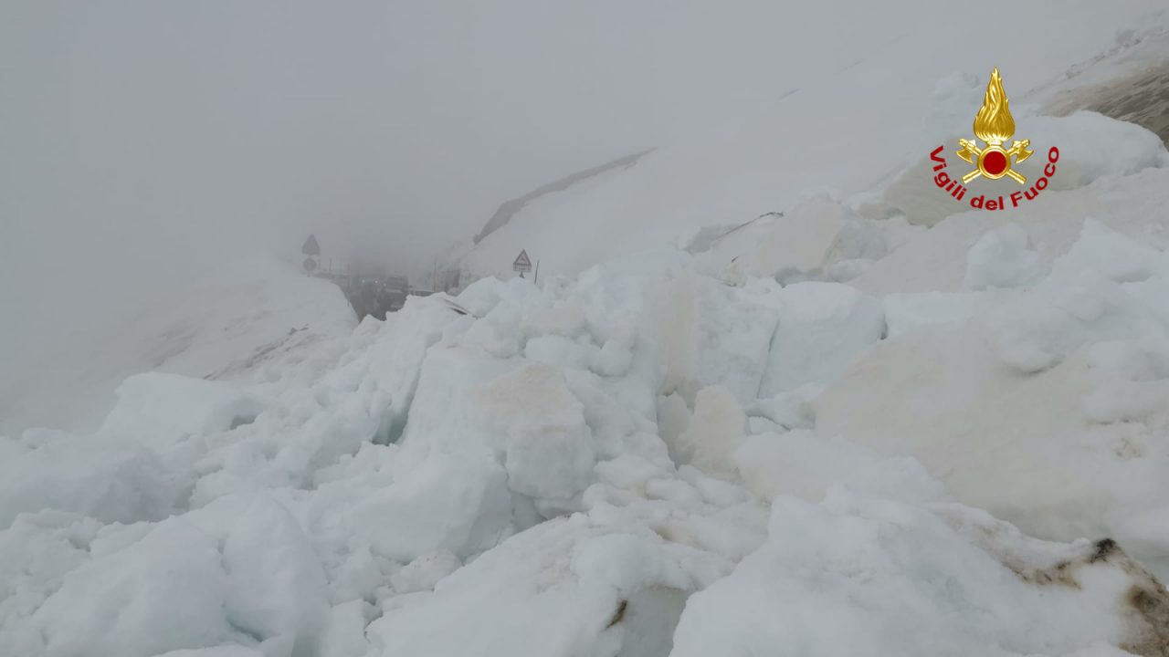 Monte Grappa, il video della slavina di 50 metri staccatasi a Cismon: si cercano dispersi