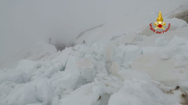 Monte Grappa, il video della slavina di 50 metri staccatasi a Cismon: si cercano dispersi
