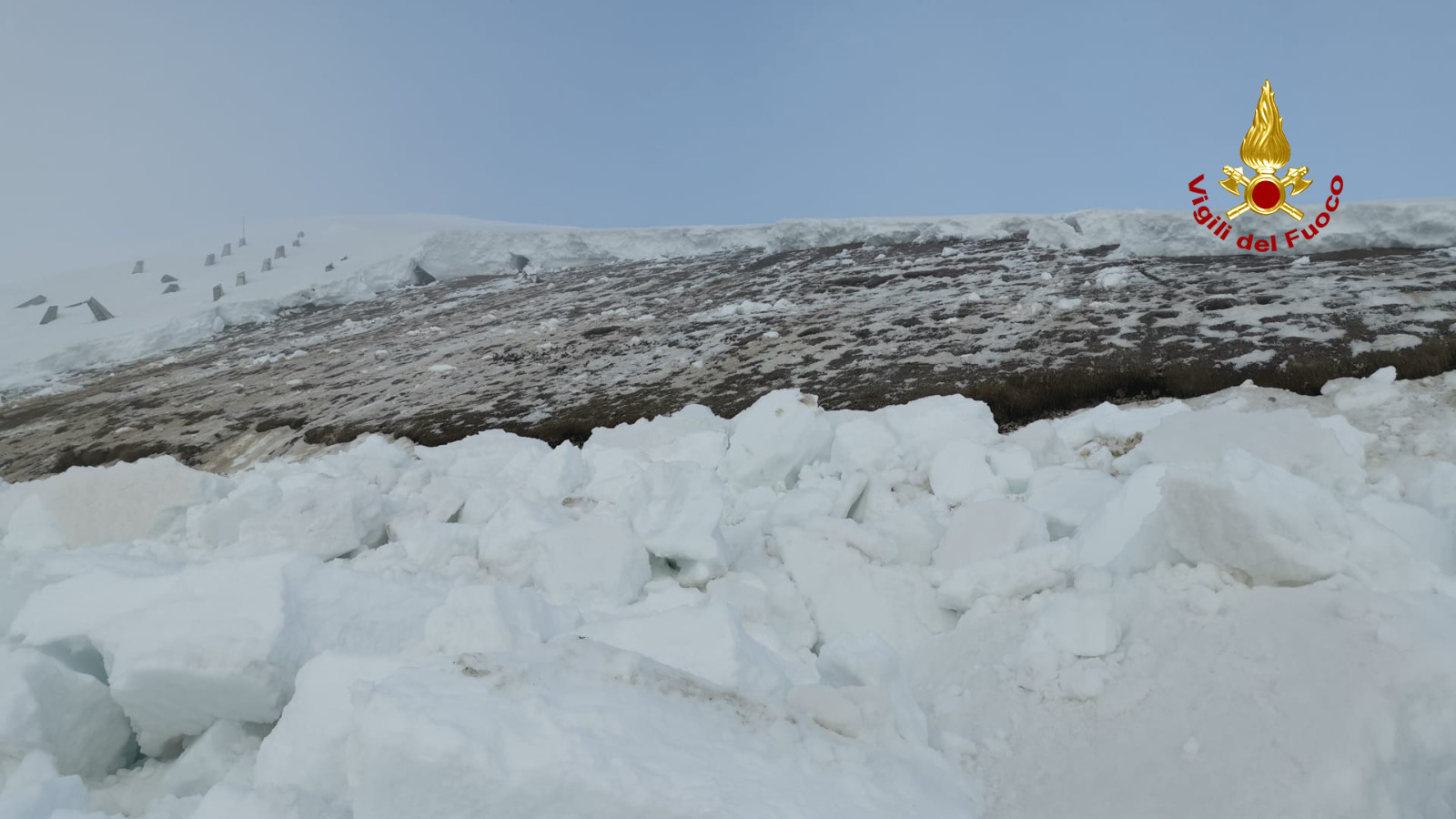 Monte Grappa, il video della slavina di 50 metri staccatasi a Cismon: si cercano dispersi