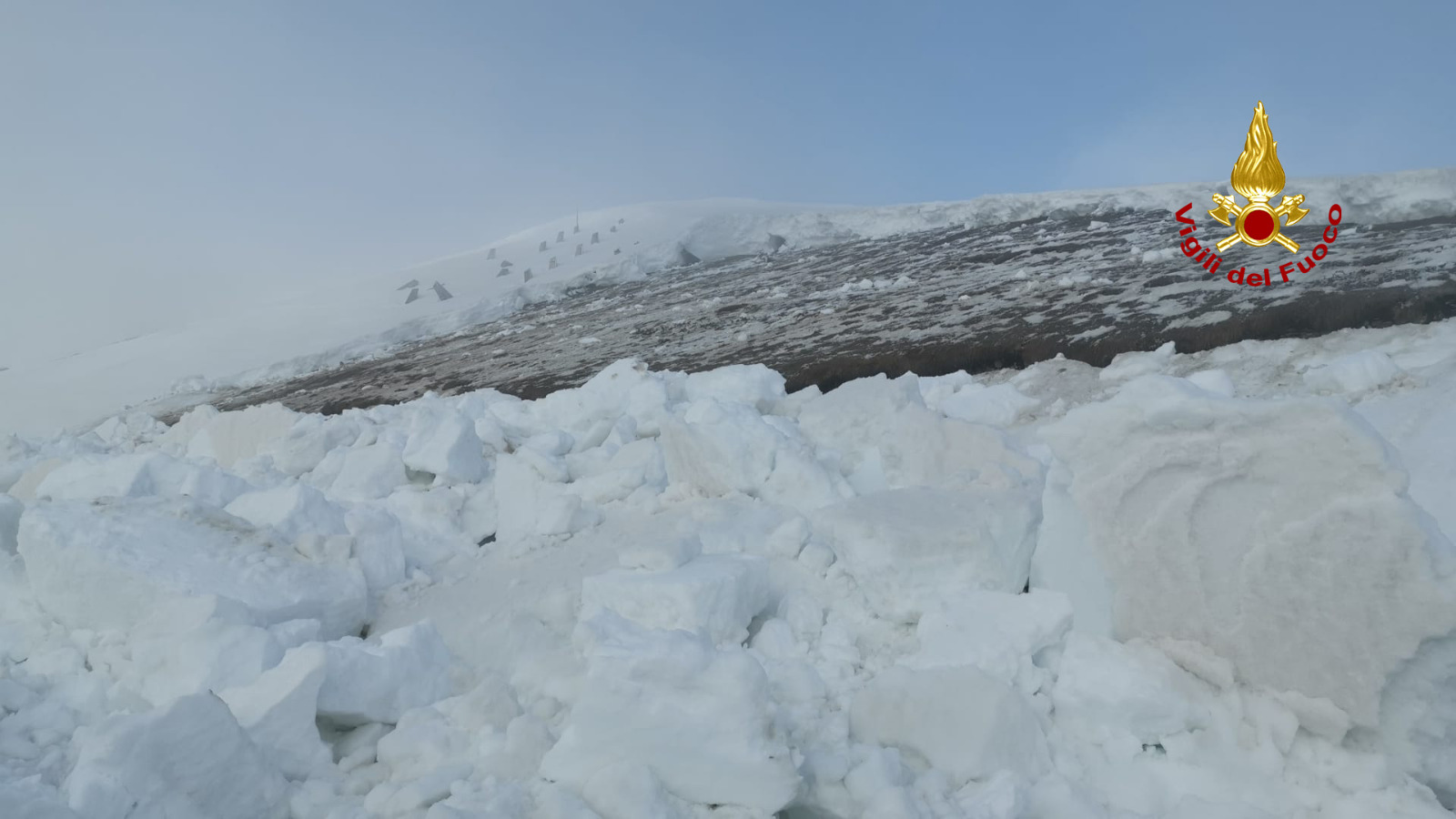 Monte Grappa, il video della slavina di 50 metri staccatasi a Cismon: si cercano dispersi