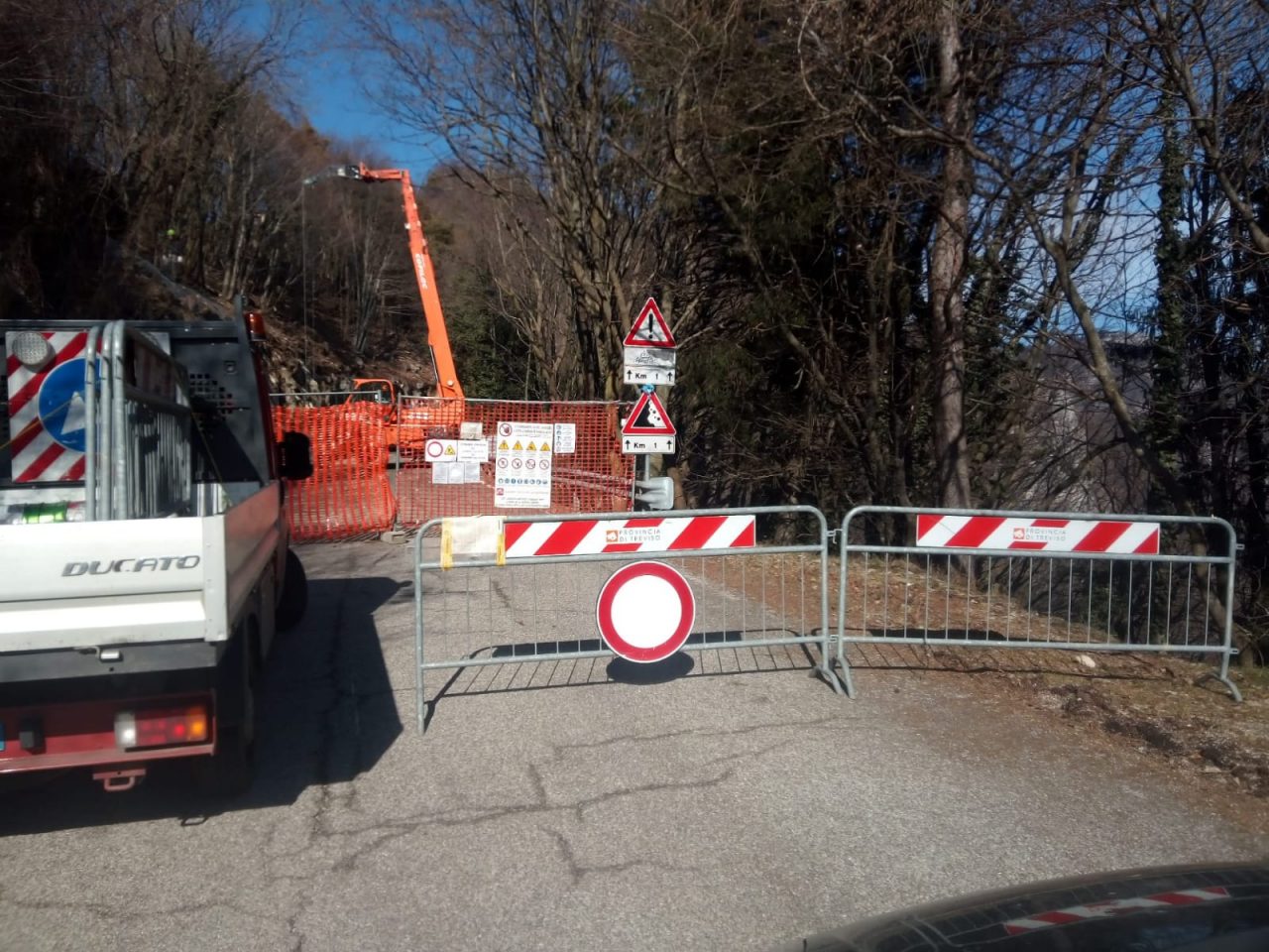 Pericolo caduta massi, chiusa la Provinciale 140 sul Grappa