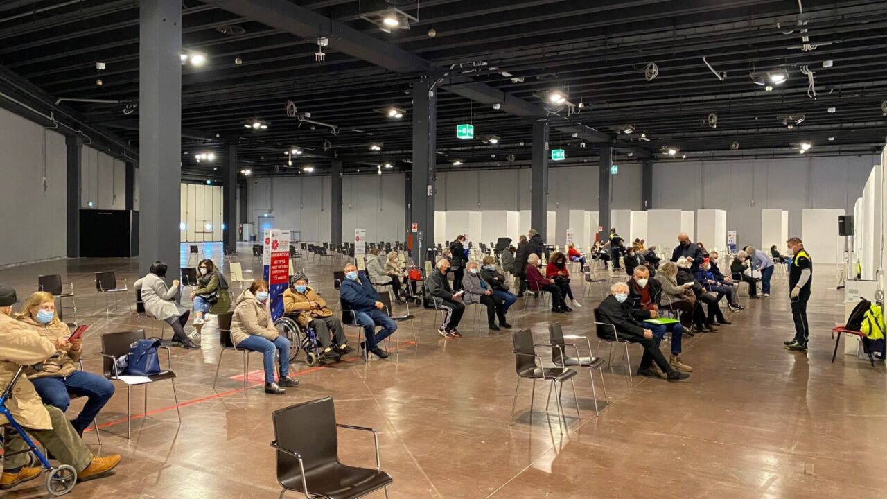 Vaccini in Fiera e anziani soli: attivo il servizio gratuito di Vicenza sicura per accompagnarli