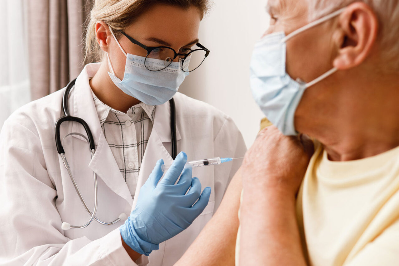 Vaccini, contributi alle associazioni che accompagnano gratis anziani e persone sole
