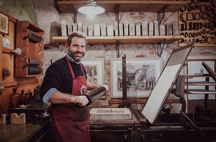 La bottega di Giancarlo Busato scelta da Priceless.com per svelare i segreti della stampa d’Arte
