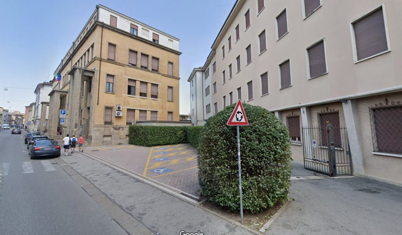 Pur di non pagare la sosta usava il contrassegno disabili della madre morta