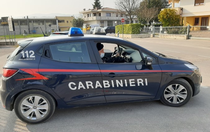 Ruba il fondo cassa di un ristorante, cibo in un’abitazione e tenta la razzia in farmacia