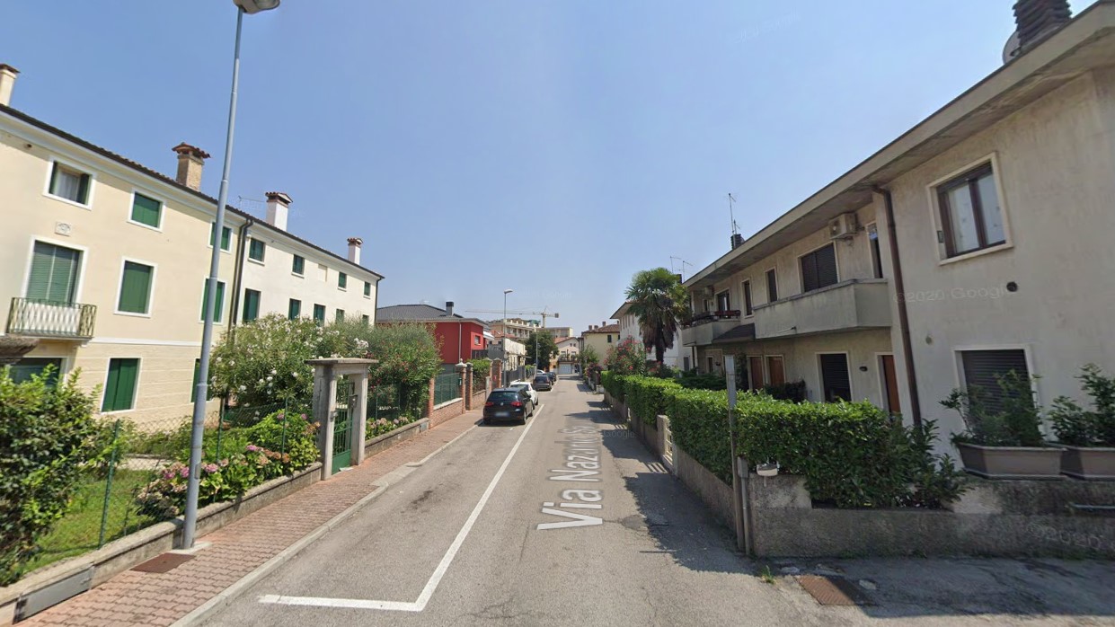 L’anziana non risponde al telefono, i Vigili del fuoco la trovano riversa a terra con una ferita alla testa