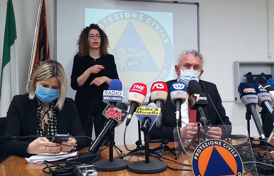 Inchiesta Report, Flor a sorpesa alla conferenza stampa: “Ho fatto tutto nel rispetto dei regolamenti”
