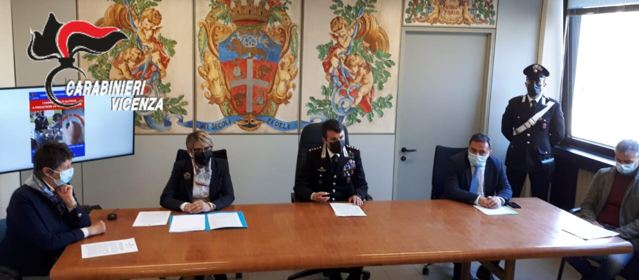 I Carabinieri in campo per aiutare anziani e fragili nelle prenotazioni dei vaccini