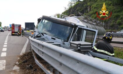 Le immagini dello spaventoso schianto in autostrada di un camion cisterna