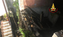 Le foto del muro perimetrale antico crollato sull'edificio dei vicini