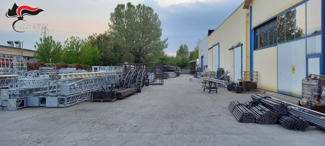 Un vecchio furgoncino Fiat, dei tagli alla recinzione e poi il colpo: razziati 500 chili di rame, ottone e alluminio