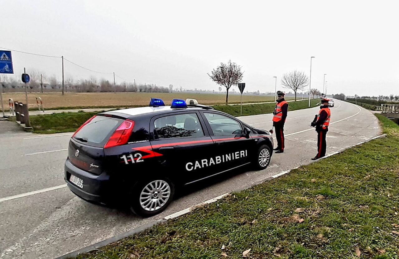 Si presenta dai Carabinieri senza mascherina per lamentarsi della multa e viene sanzionata