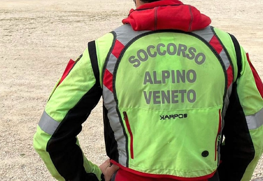 Escursionista scivola sulla neve e si infortuna nella zona di Passo Campogrosso