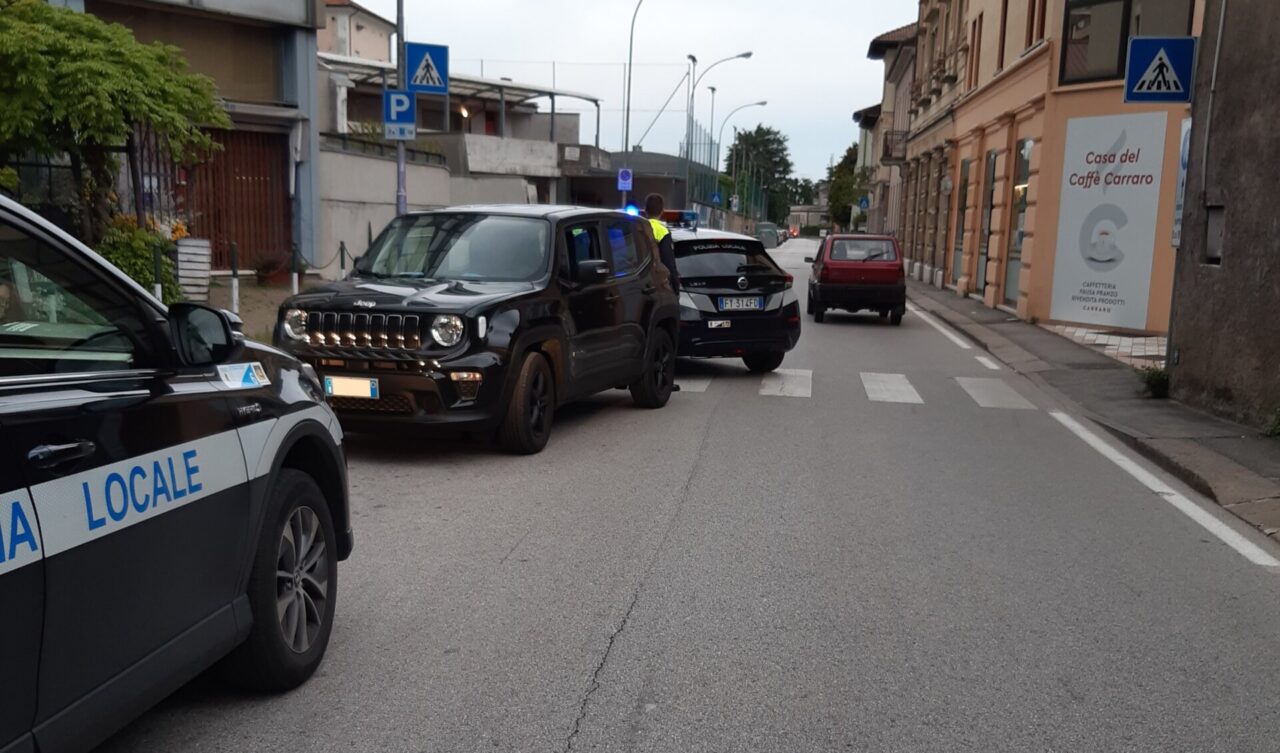 Ubriaco fradicio al volante prende contromano una via: tasso alcolemico 8 volte sopra il limite