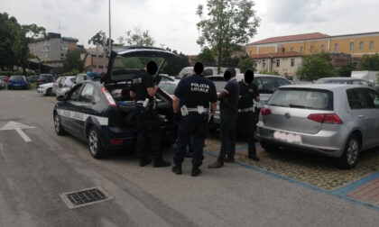 Parcheggiatori abusivi all'ospedale San Bortolo, interviene la Polizia locale