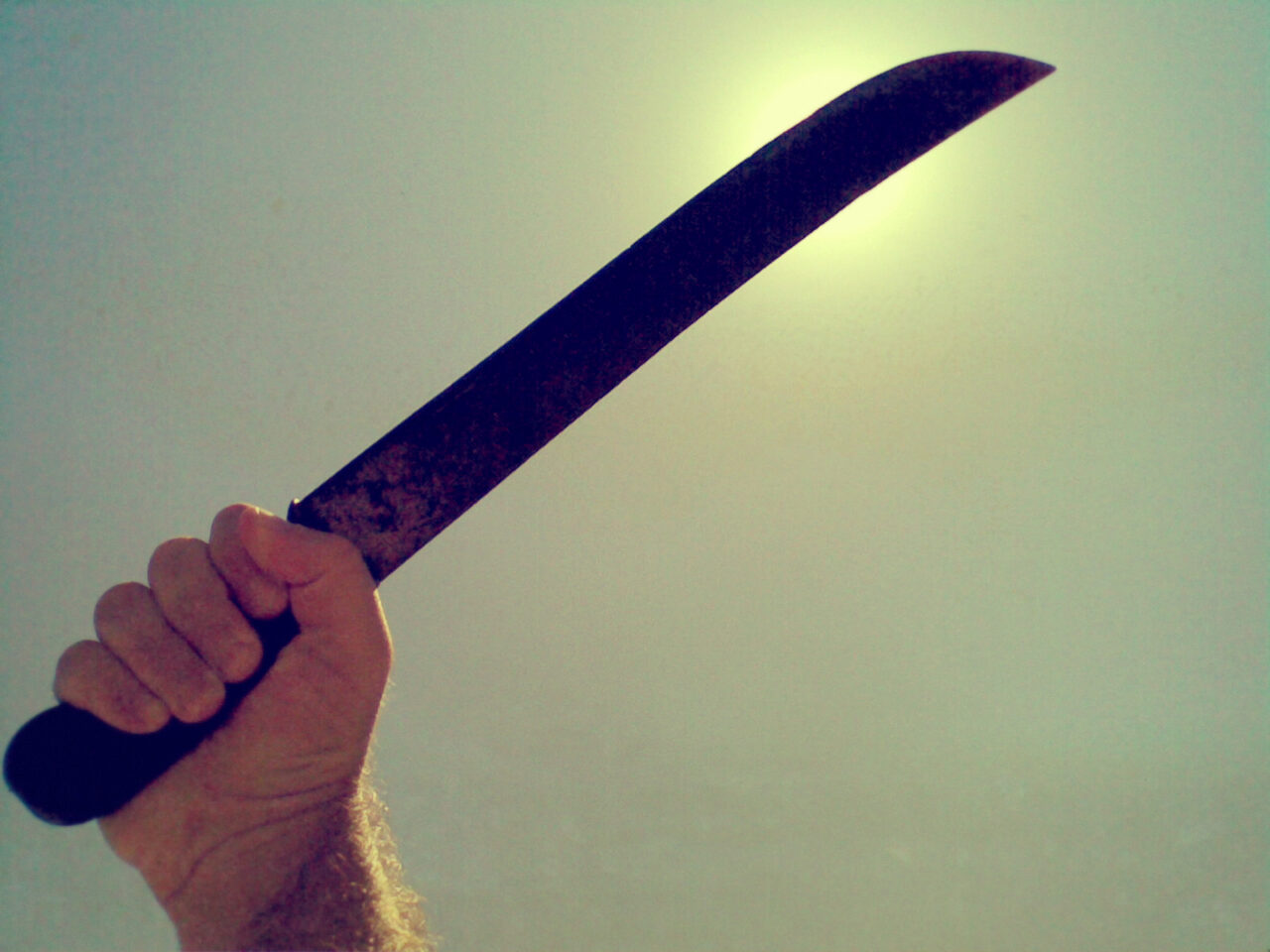 La lite tra vicini di casa a Vicenza è fuori controllo: spunta pure un machete
