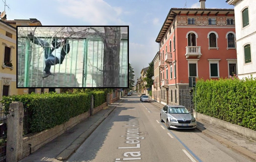 Ladri con pessimo tempismo scavalcano il cancello di una villetta mentre il proprietario parcheggia l’auto lì vicino