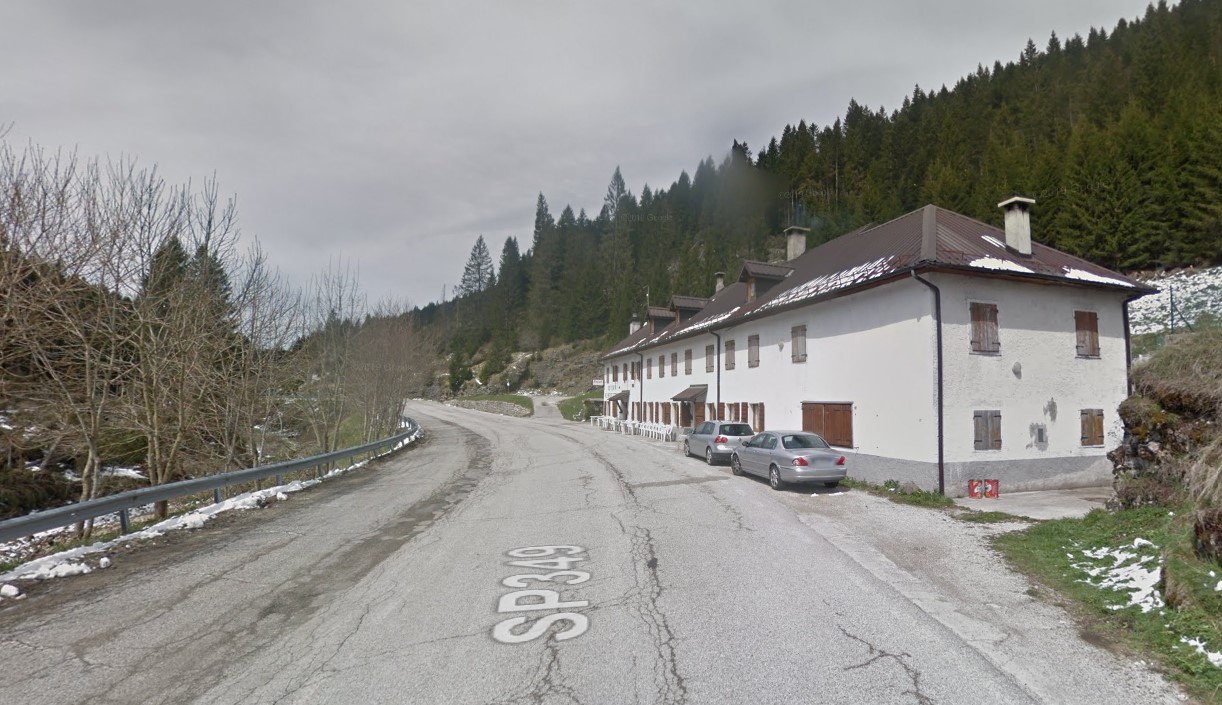 Perde il controllo della motocicletta e finisce fuori strada: morto centauro vicentino di 68 anni