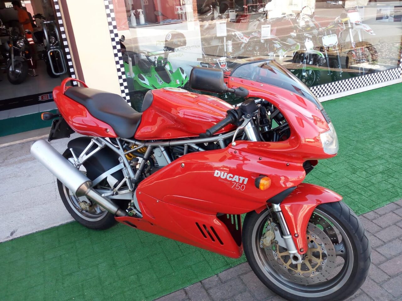 Muore in sella alla moto appena messa in vendita: addio Vincenzo