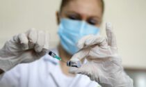 Terza dose vaccino anti Covid: in tre giorni 57mila prenotazioni tra Ulss 7 e 8