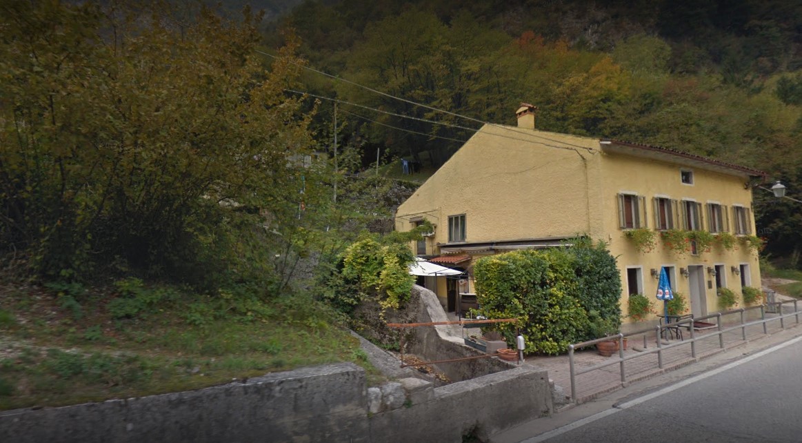 Il video della trattoria Al Fortino travolta da una frana che ora rischia di chiudere