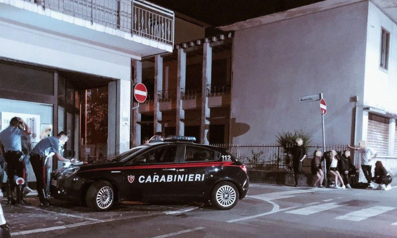 Giovani “antisociali” controllano la zona delle giostre, intervengono i Carabinieri