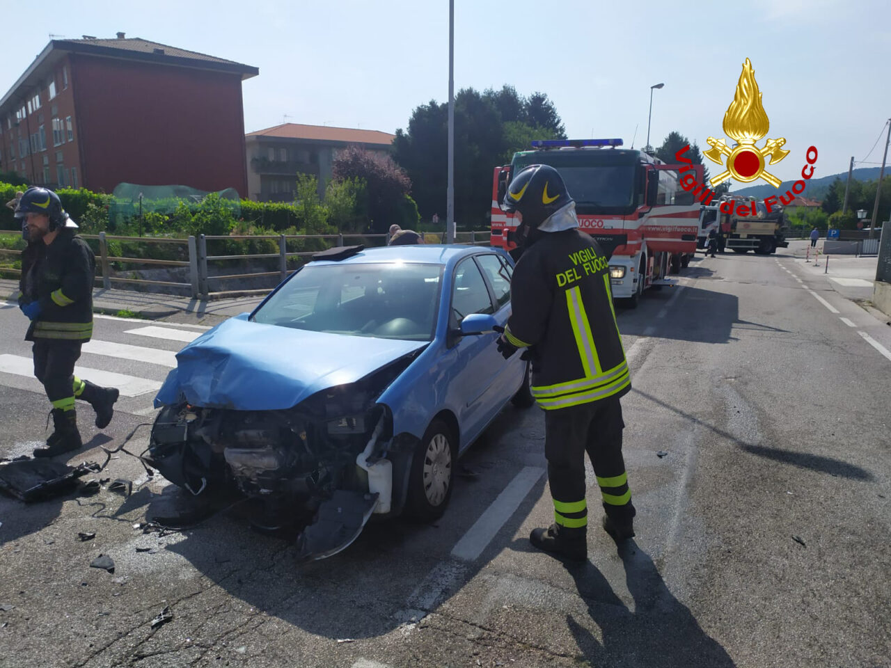 Violento scontro tra due auto a Schio: tre feriti, uno resta incastrato nell’abitacolo